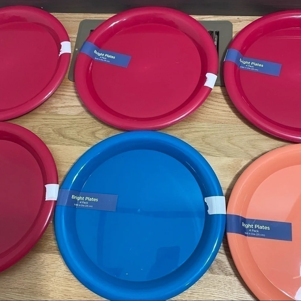 24 Plastic Reusable Plates NEW Picnic Camping Peach Blue Pink